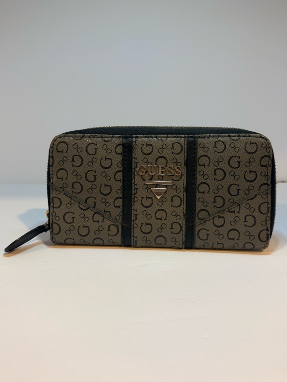 Stylish GUESS monogram zip-around wallet 🤎✨
